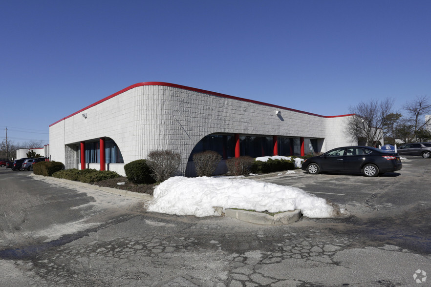 1461 Lakeland Ave, Bohemia, NY for lease - Building Photo - Image 3 of 5