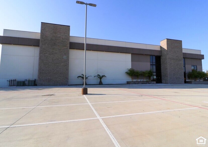 6310 McPherson Rd, Laredo, TX for sale - Building Photo - Image 1 of 1