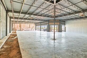 4805 E Sam Houston Pky S, Pasadena, TX for lease Building Photo- Image 2 of 5