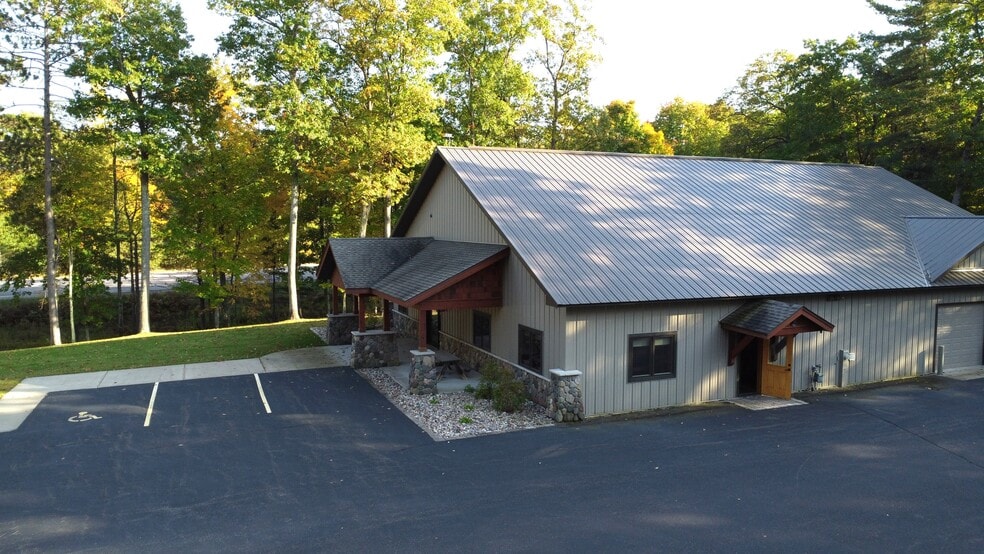 9559 Bolger Lake Rd, Minocqua, WI for sale - Building Photo - Image 2 of 52