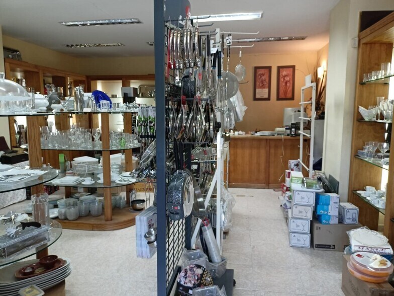 Retail in Cáceres, Cáceres for lease - Building Photo - Image 1 of 5