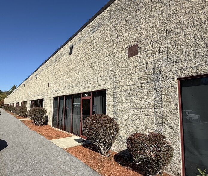 100 Business Park Dr, Tyngsborough, MA for lease - Building Photo - Image 1 of 10
