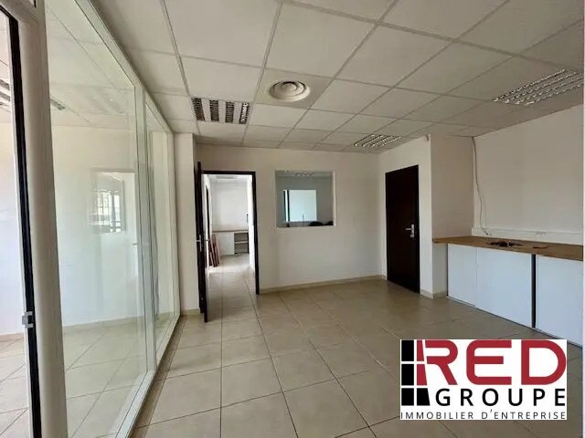 Office in Éguilles for lease Building Photo- Image 1 of 11