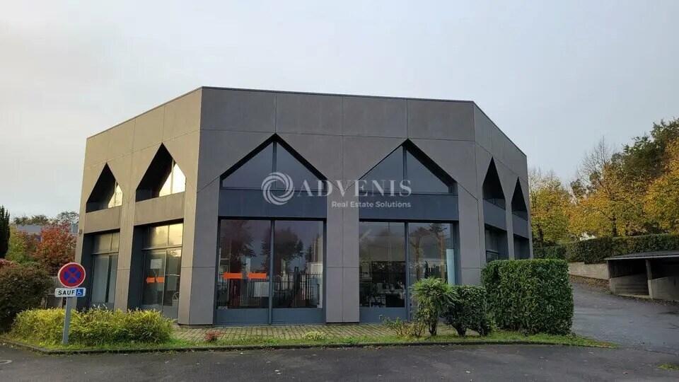 Flex in Bouguenais for lease - Building Photo - Image 1 of 6