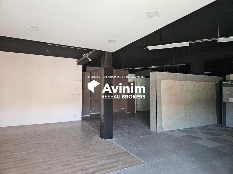 Retail in Arbent for lease - Interior Photo - Image 2 of 5