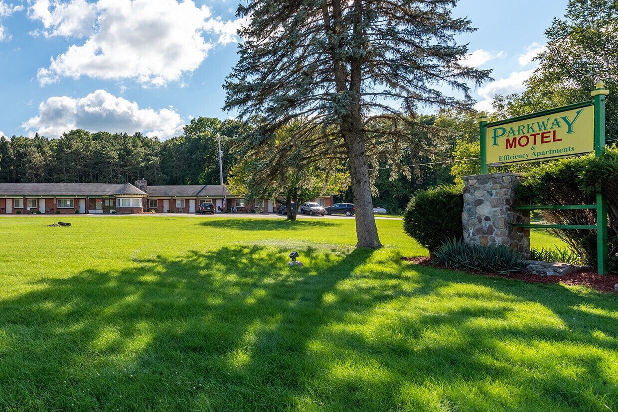 16200 Dixie Hwy, Davisburg, MI 48350 Parkway Efficiency Apartments