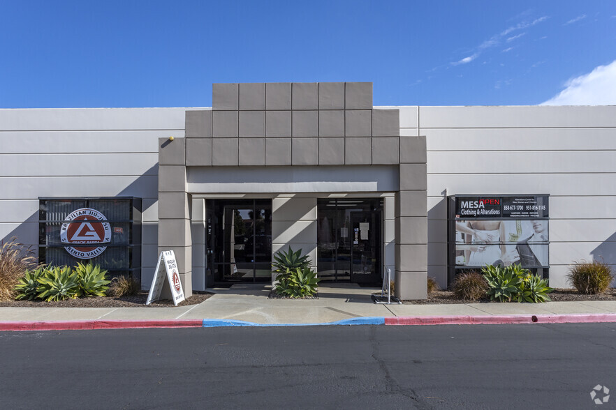 9823 Pacific Heights Blvd, San Diego, CA for lease - Building Photo - Image 2 of 7