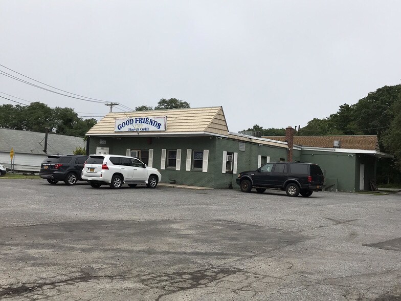 625 Mastic Rd, Mastic Beach, NY 11951