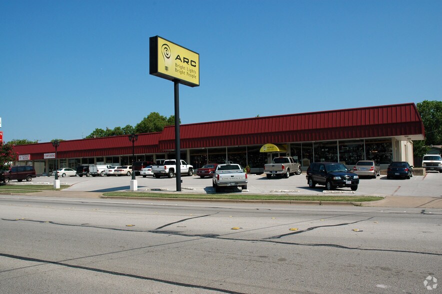 128 W Bedford Euless Rd, Hurst, TX 76053