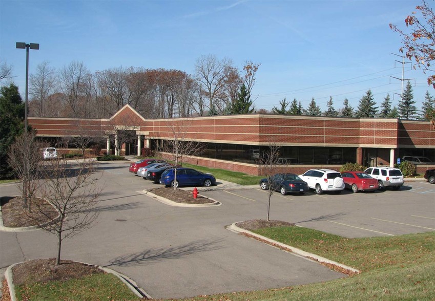 41700 Gardenbrook Rd, Novi, MI for lease - Building Photo - Image 1 of 1