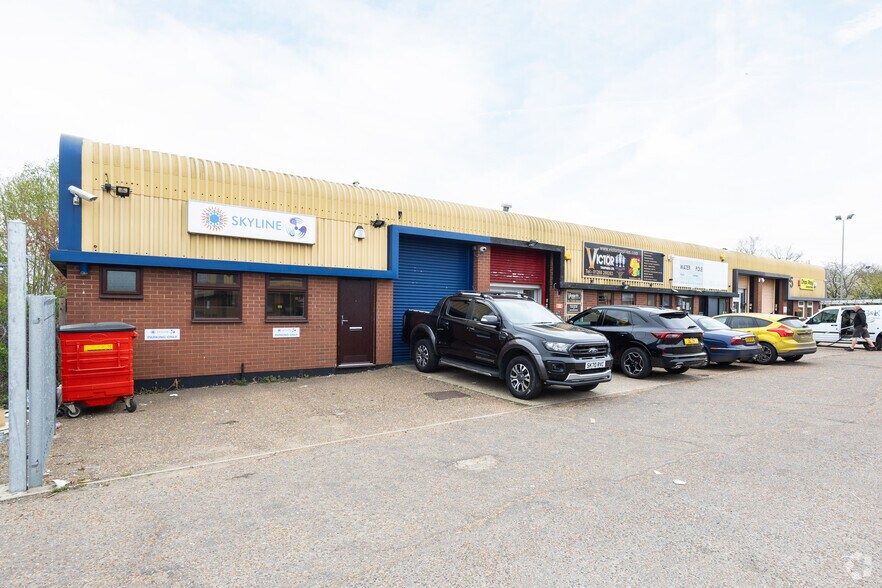 Crompton Clos, Basildon for sale - Building Photo - Image 1 of 1