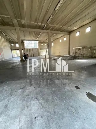 Retail in Aubagne for lease - Interior Photo - Image 3 of 9