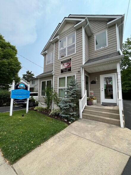 27 S Bayles Ave, Port Washington, NY for sale - Building Photo - Image 1 of 1