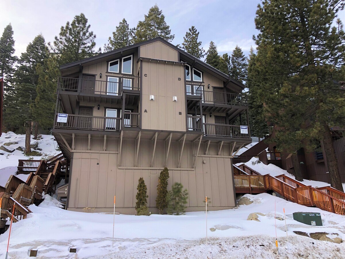 348 Quaking Aspen Ln, Stateline, NV 89449