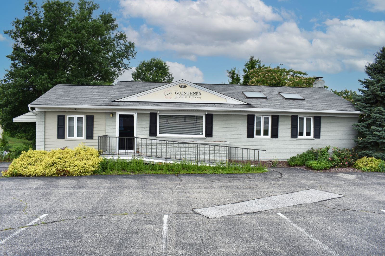 5557 Cheviot Rd, Cincinnati, OH for sale Primary Photo- Image 1 of 1
