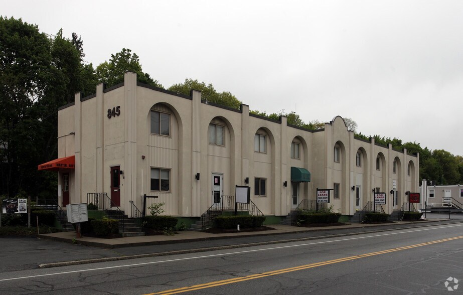 845 Oaklawn Ave, Cranston, RI for sale - Building Photo - Image 1 of 1