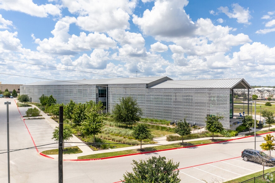 14400 The Lakes Blvd, Pflugerville, TX for lease - Building Photo - Image 1 of 10