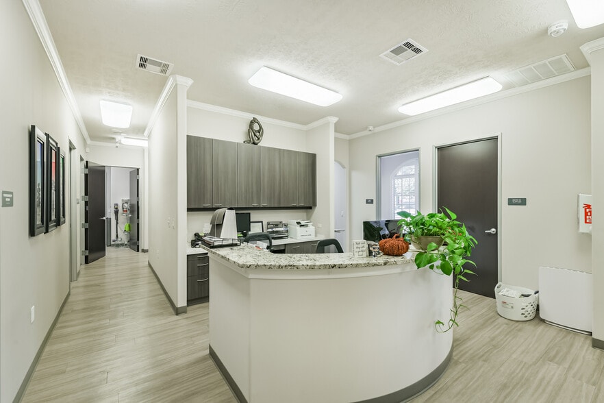 11439 Spring Cypress Rd, Tomball, TX for sale - Interior Photo - Image 3 of 18