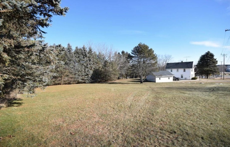 120 Badger Rd, Kewaskum, WI 53040