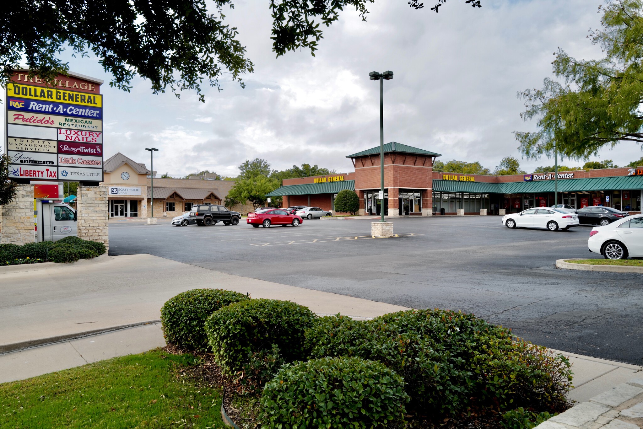 300318 S Main St, Weatherford, TX 76086 Village Shopping Center