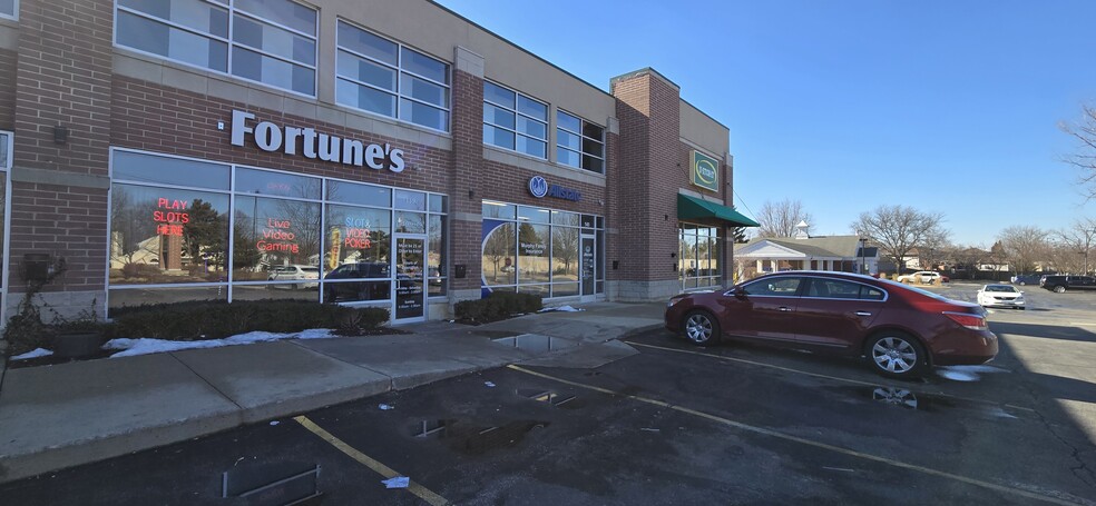 135-143 W Irving Park Rd, Streamwood, IL for lease - Building Photo - Image 1 of 6