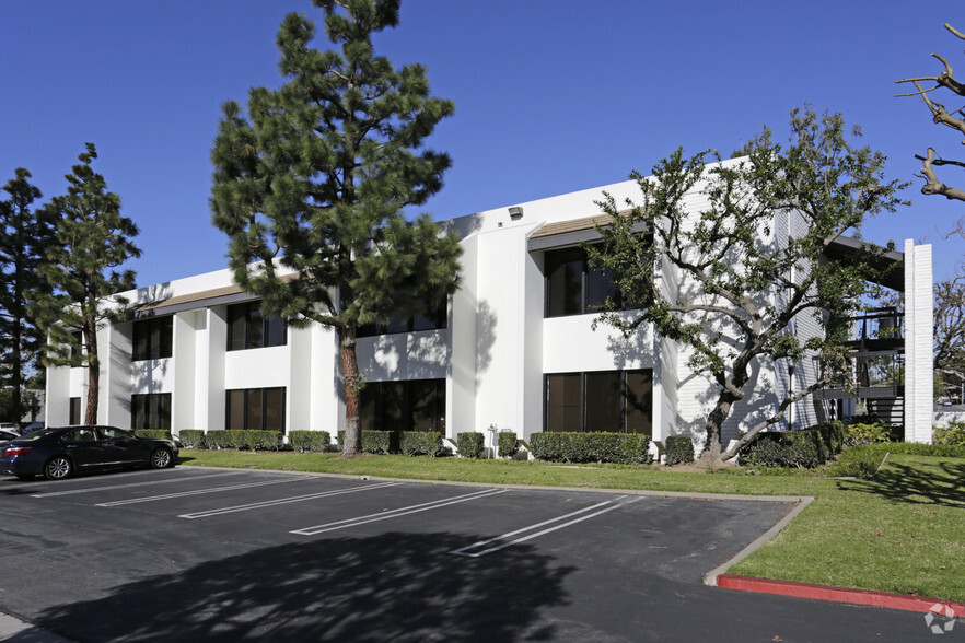 17870 Sky Park Cir, Irvine, CA for lease - Primary Photo - Image 2 of 26