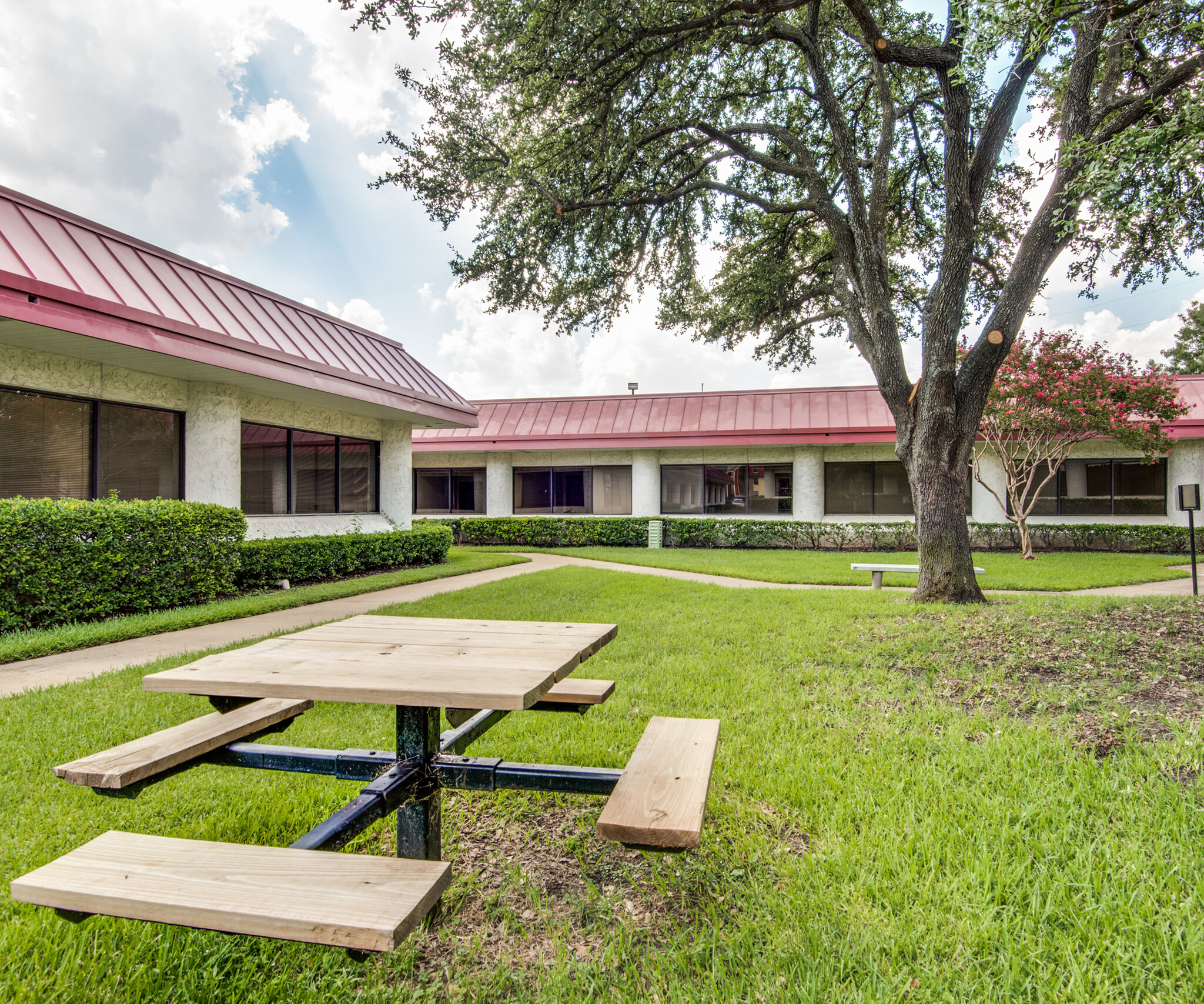 9550 Forest Ln, Dallas, TX for lease Building Photo- Image 1 of 7