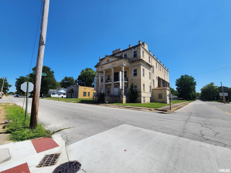 202 E Oak St, West Frankfort, IL for sale - Building Photo - Image 2 of 3