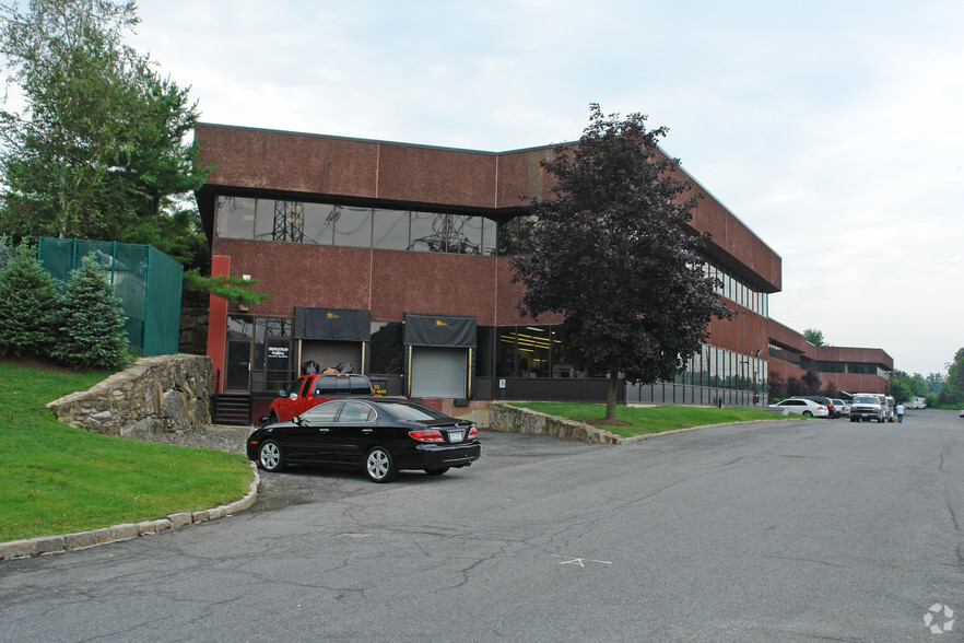 4 Skyline Dr, Hawthorne, NY for lease - Building Photo - Image 1 of 3