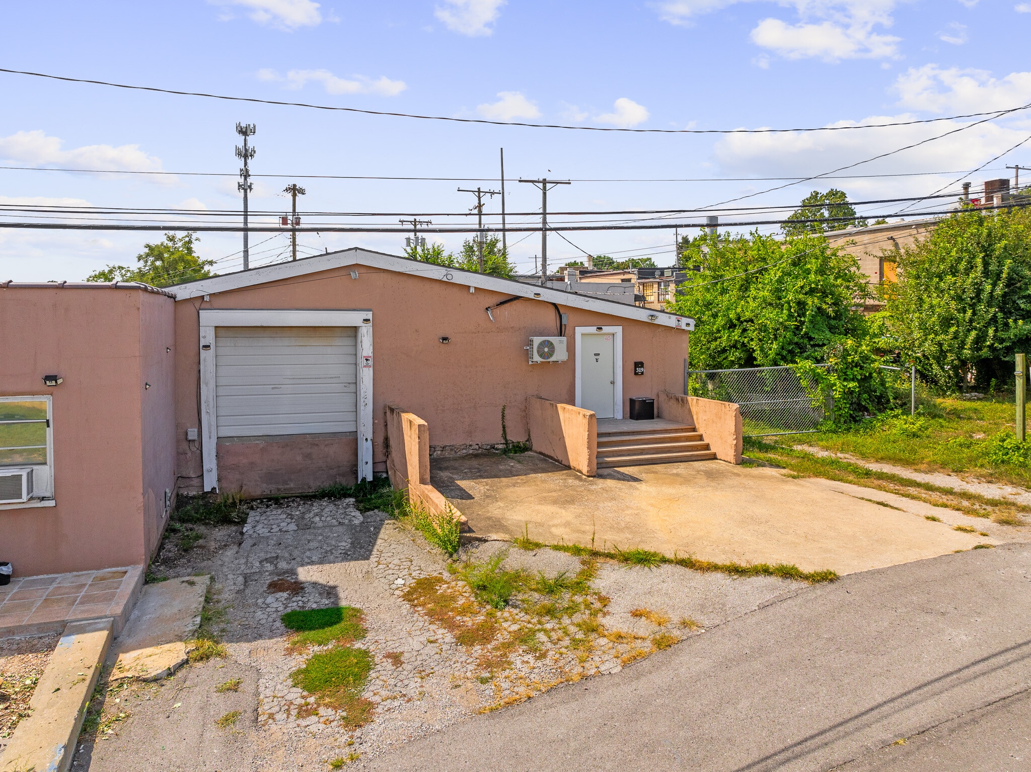 319 W 79th Ter, Kansas City, MO for lease Interior Photo- Image 1 of 10