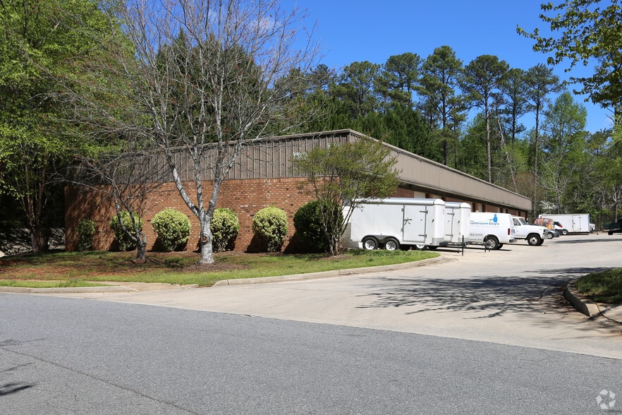5055 Old Ellis Pt, Roswell, GA for lease - Building Photo - Image 2 of 11