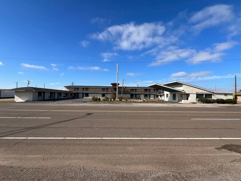 1015 S Main St, Frederick, OK 73542 SW Oklahoma Motel