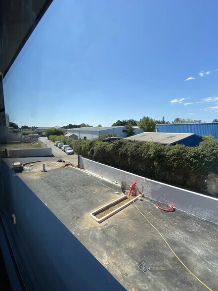 Flex in Lunel for lease - Building Photo - Image 3 of 5