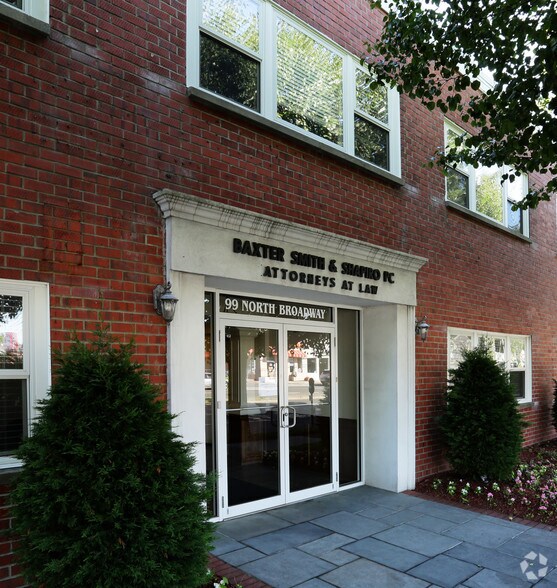 99 N Broadway, Hicksville, NY for lease - Building Photo - Image 2 of 7