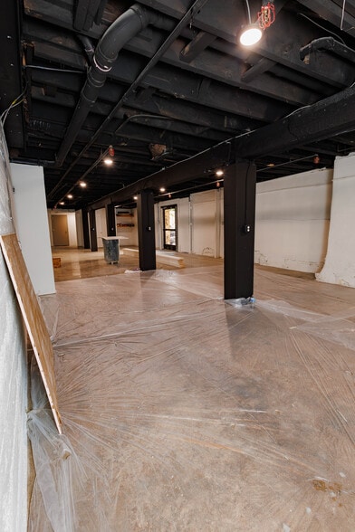 21 W Mountain St, Fayetteville, AR for lease - Building Photo - Image 2 of 12