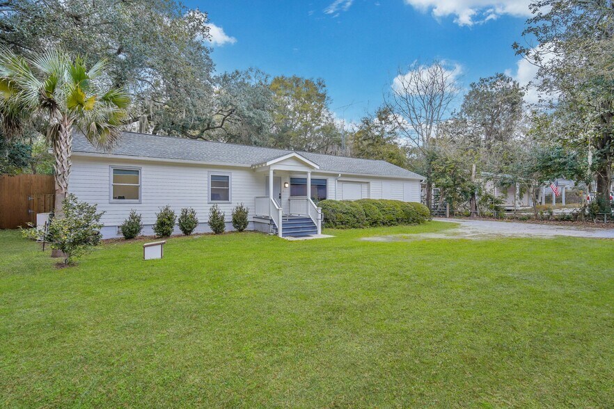 93 Sams Point Rd, Ladys Island, SC for sale - Building Photo - Image 1 of 1