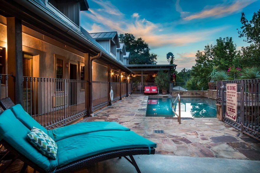 415 E Austin St, Fredericksburg, TX for sale - Building Photo - Image 1 of 1