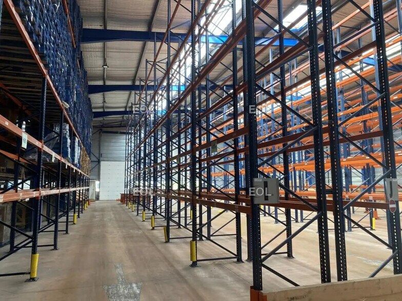 Industrial in Genas for lease - Building Photo - Image 3 of 8