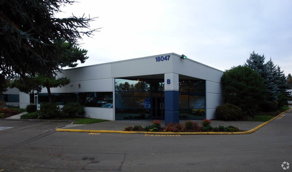 18047 NE 68th St, Redmond, WA for lease - Primary Photo - Image 1 of 4