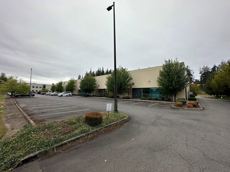 3995 Fairview Industrial Dr, Salem, OR for lease - Building Photo - Image 2 of 2