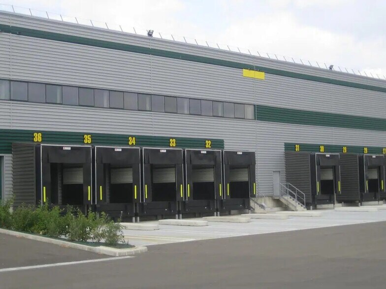 Industrial in Longueil-Sainte-Marie for lease - Building Photo - Image 2 of 26