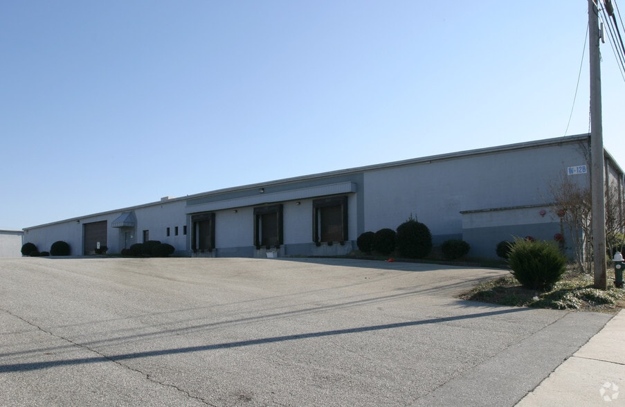 Industrial in for lease - Building Photo - Image 2 of 17