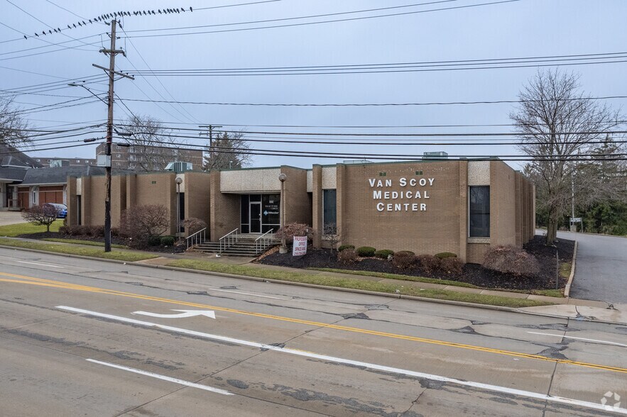 5592 Broadview Rd, Parma, OH 44134