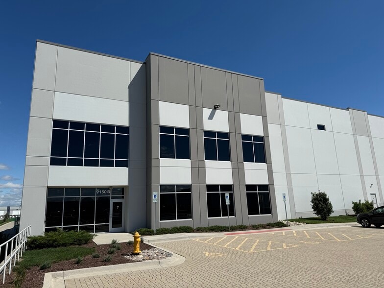 9150 W 55th St, McCook IL - Warehouse