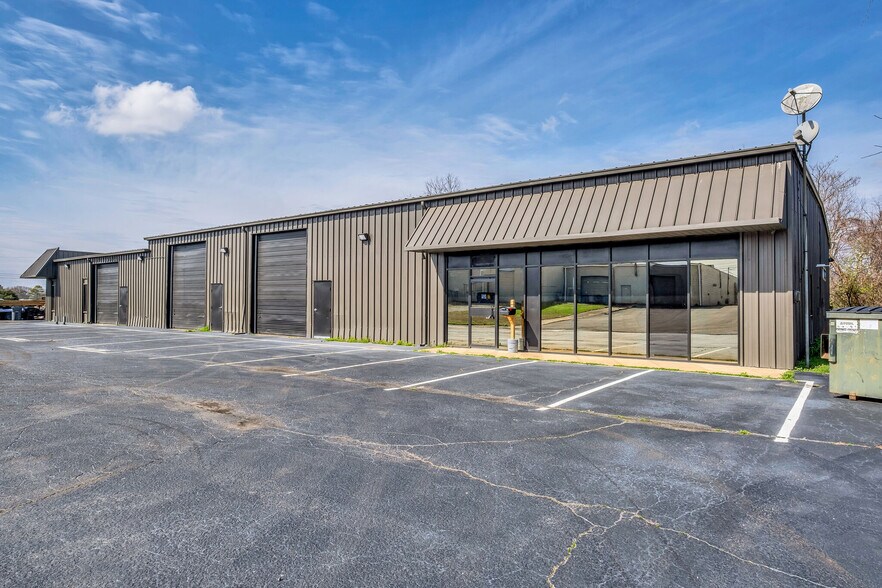 137 Dyer St, Columbia, TN for sale - Building Photo - Image 1 of 1