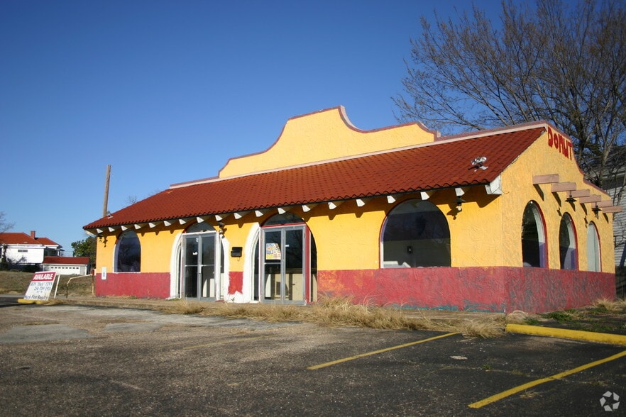 1300 W Waco Dr, Waco, TX for lease - Primary Photo - Image 1 of 1