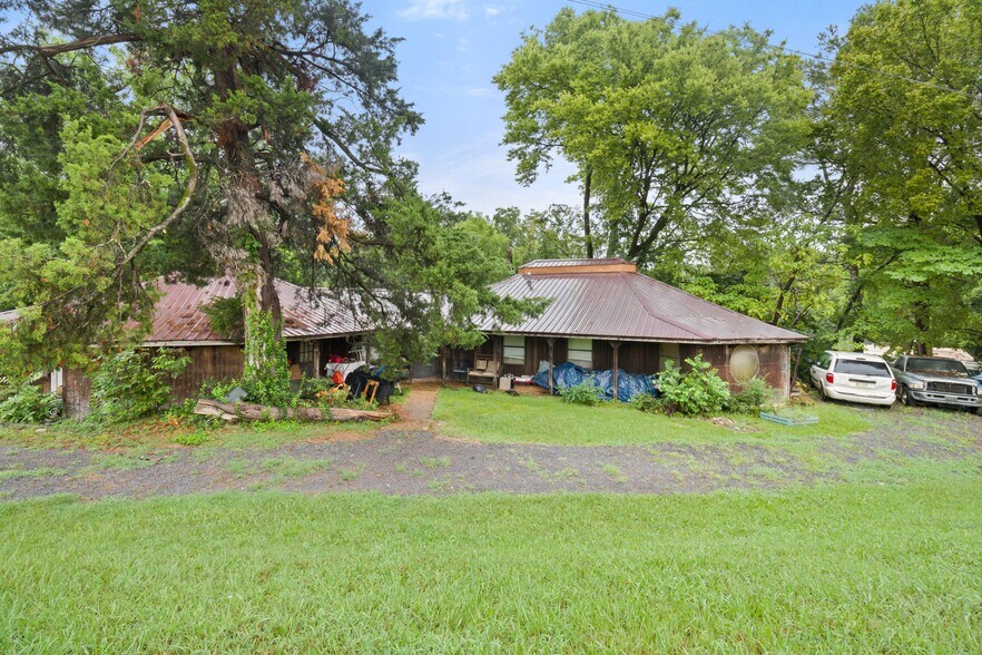 202 Old West Point Rd, Starkville, MS 39759