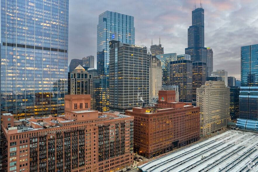 100 N Riverside Plz, Chicago, IL for lease - Building Photo - Image 2 of 4