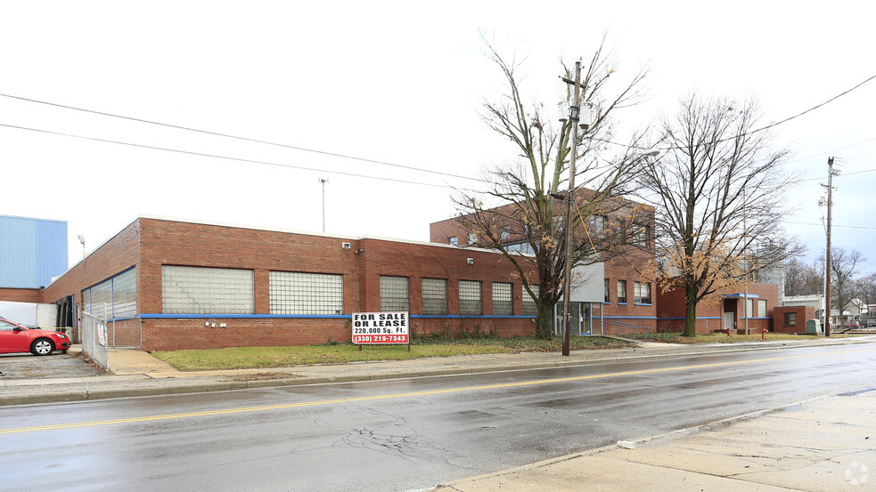 1052 Mahoning Ave, Warren, OH for lease - Building Photo - Image 2 of 8