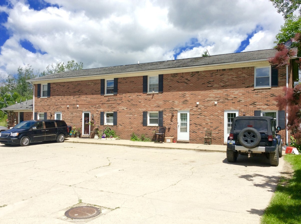 3373 S Van Dyke Rd, Almont, MI 48003